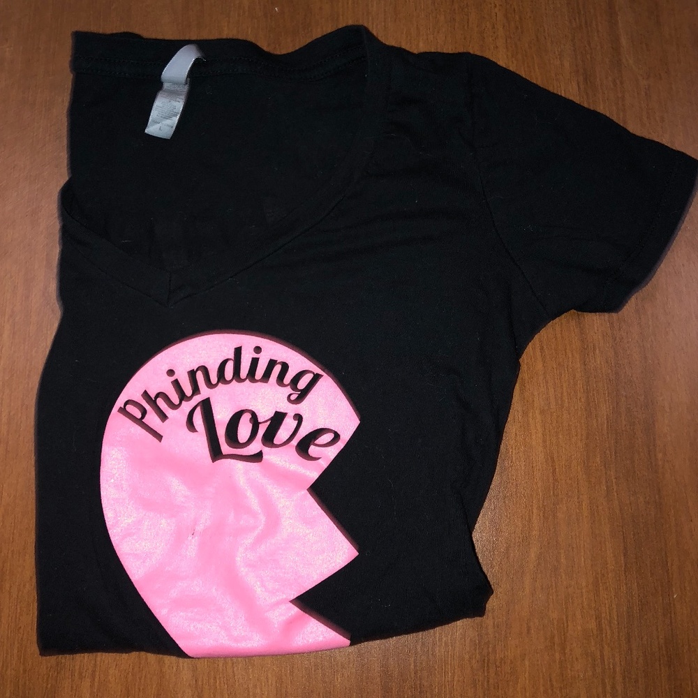Phi Sigma Sigma Sorority Phinding Love Vneck tee